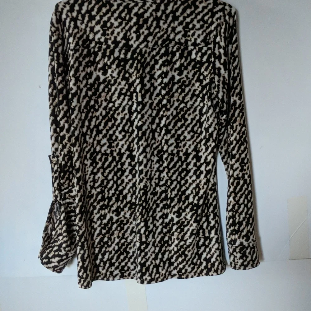 Dana Buchman long sleeved button down blouse - Picture 10 of 11